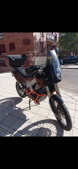 KTM 950 Adventure Negra y Naranja