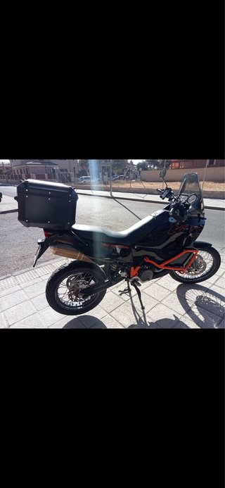 KTM 950 Adventure Negra y Naranja
