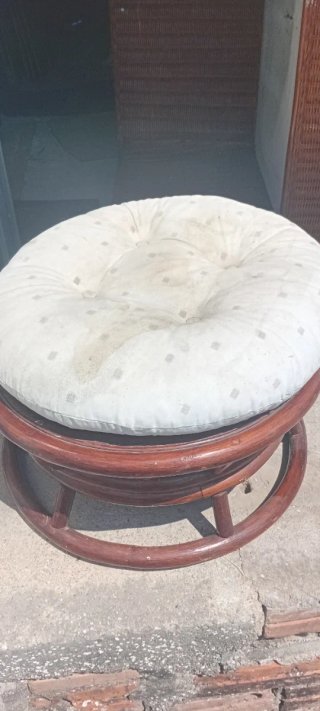 Sofás y butacas de mimbre marrón
