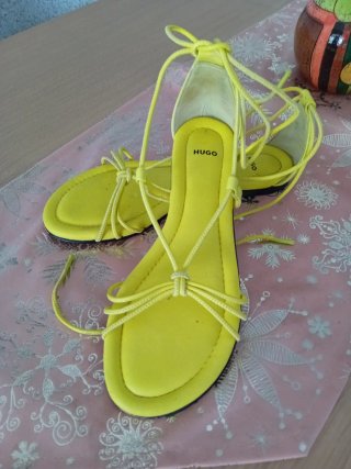 Sandalias Hugo Amarillas