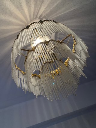 Lámpara colgante de cristal y metal