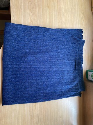 Falda midi de punto azul marino