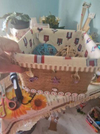 Botella decorada con flores yute