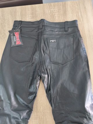 Pantalón American Pro suze 32 equivale aqui la 42