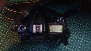 Nikon D7000 (reestreno, 7% uso) + Carg + 2 Bat