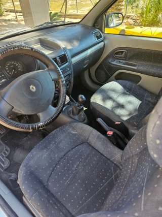 Renault Clio 2002 (NO NEGOCIABLE)