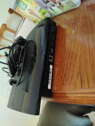 PlayStation 3 + 2 giochi + joystick +cavi