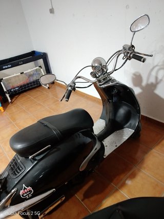 Moto Sumco Luna 125cc Scooter Negra