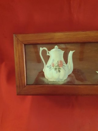 Caja de té de madera con diseño floral