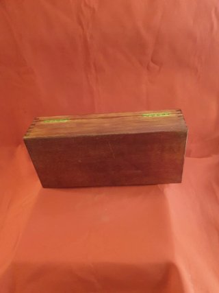 Caja de té de madera con diseño floral