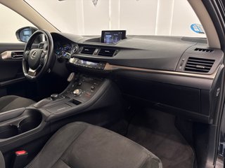 Lexus CT 200h 1.8 136cv Black & Grey