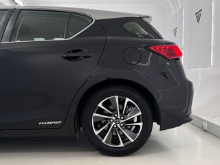 Lexus CT 200h 1.8 136cv Black & Grey