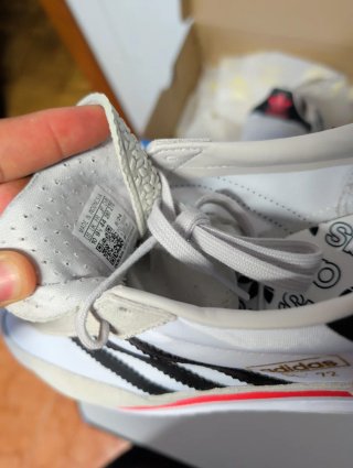 Zapatillas Adidas Blancas y Rojas