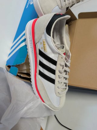 Zapatillas Adidas Blancas y Rojas