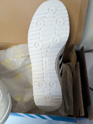 Zapatillas Adidas Blancas y Rojas