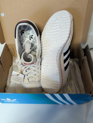 Zapatillas Adidas Blancas y Rojas