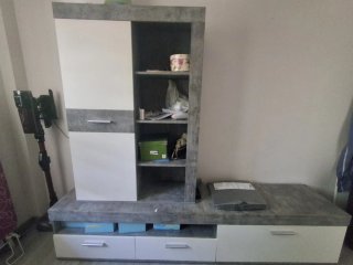 Mueble modular gris y blanco