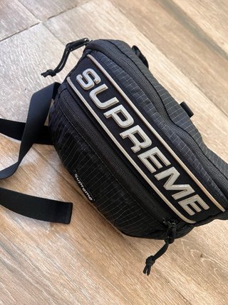 Riñonera Supreme Negra