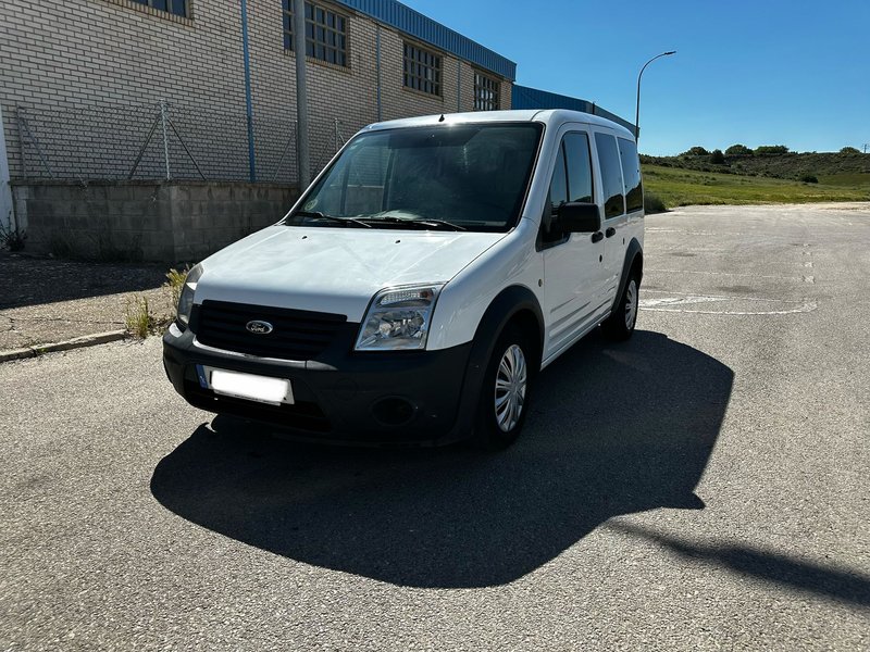 Ford Tourneo Connect 2013 - foto 1