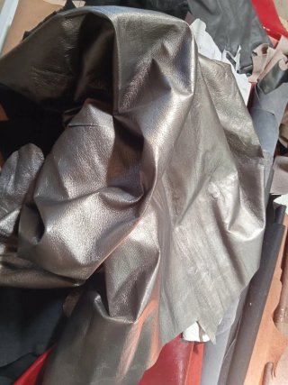 Piel gris metalizado 22€.