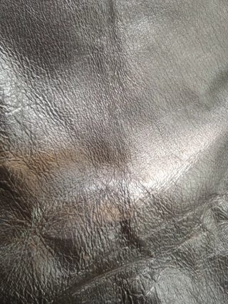 Piel gris metalizado 22€.
