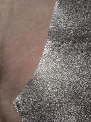 Piel gris metalizado 22€.