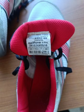 Zapatillas de correr rojas y blancas