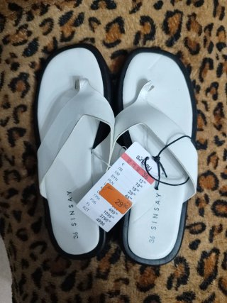 Chanclas Sinsay blancas talla 36