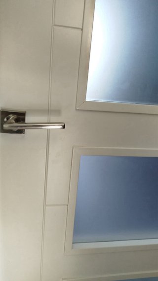 Puerta de paso blanca con 4 cristales