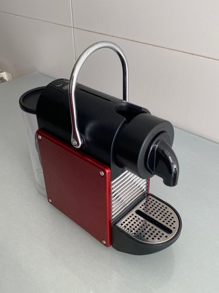 Cafetera Nespresso Delonghi Roja