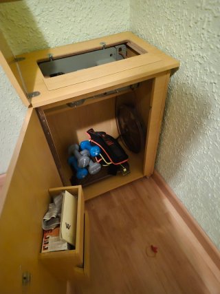 Máquina de coser vintage Werthim con mueble