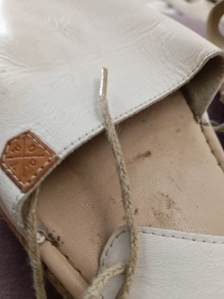 Alpargatas sandalias blancas y beige