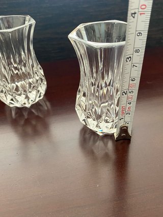 Dos jarrones de cristal tallado
