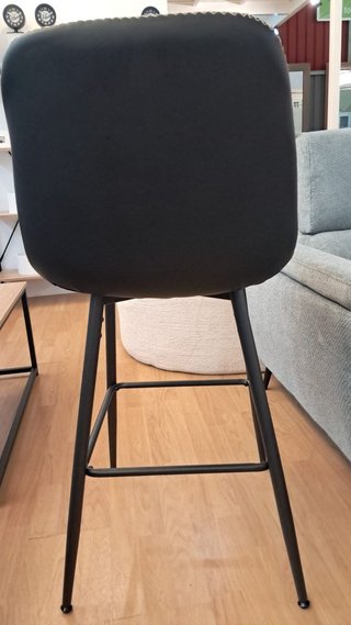 Taburete polipiel negro con patas metálicas