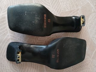 Zapatos Mule Tacón Negro Adorno Joya