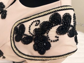 Chaqueta torera Beige con Bordados Negros