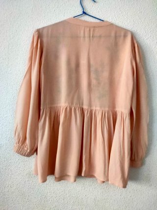 Camiseta manga larga beige con bordado floral