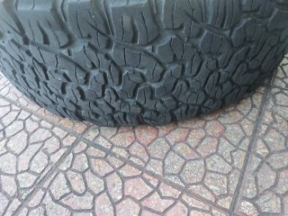 Ruedas BFGoodrich All-Terrain 285/70 R17.