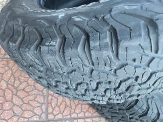 Ruedas BFGoodrich All-Terrain 285/70 R17.