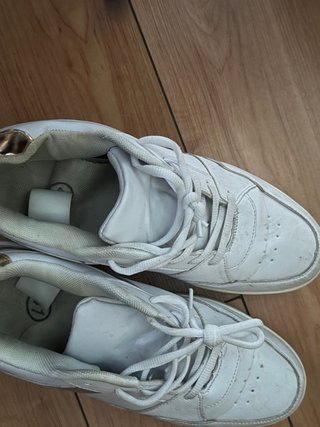 Zapatillas blancas y doradas talla 41