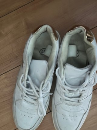 Zapatillas blancas y doradas talla 41
