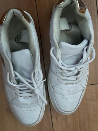 Zapatillas blancas y doradas talla 41
