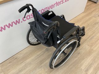 Silla de ruedas Vermerien azul y negra