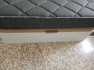 Se vende canapé y colchón de 135cm seminuevos