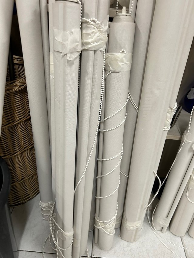 Estores enrollables beige/blanco desde 15€