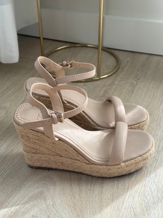 Sandalias cuña Parfois beige rosado T36
