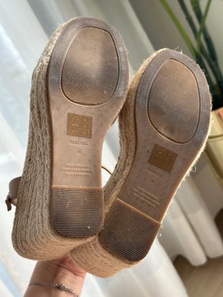 Sandalias cuña Parfois beige rosado T36