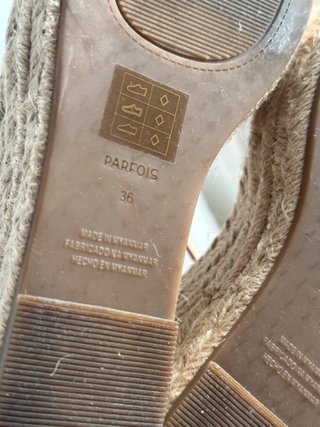 Sandalias cuña Parfois beige rosado T36