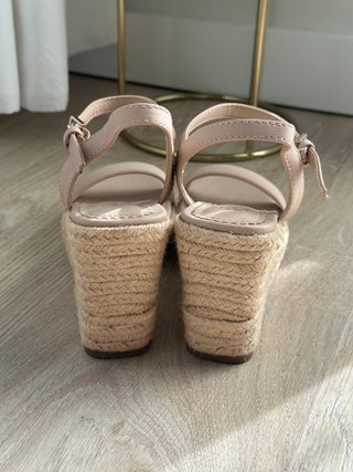 Sandalias cuña Parfois beige rosado T36