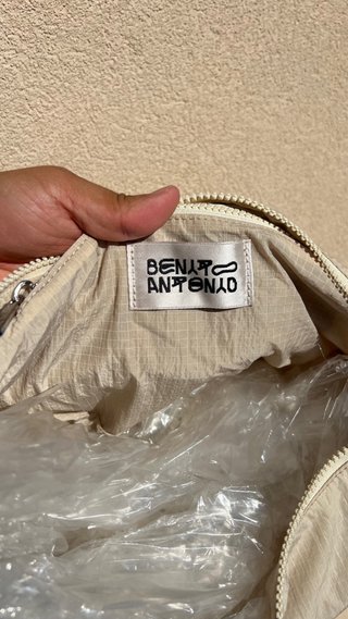 Riñonera Zara x Bad Bunny Beige